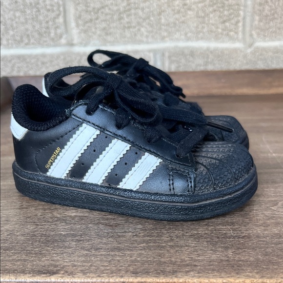 Adidas Black and White Superstar Sneakers Size 5 - Picture 1 of 9
